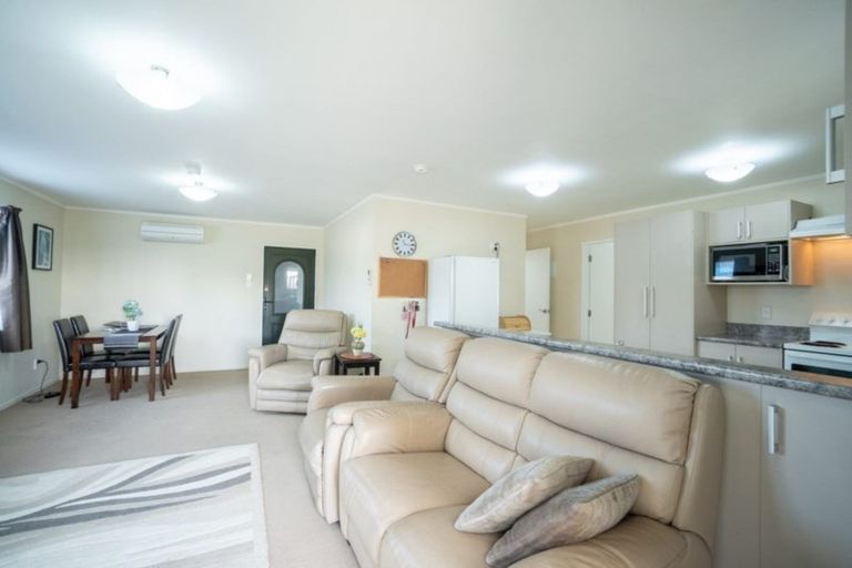 Photo of property in 15 Charles Cross Street, Longburn, Palmerston North, 4412