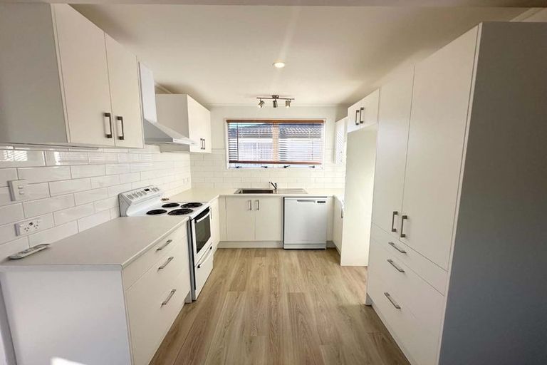 Photo of property in 2/46 Granville Drive, Massey, Auckland, 0614
