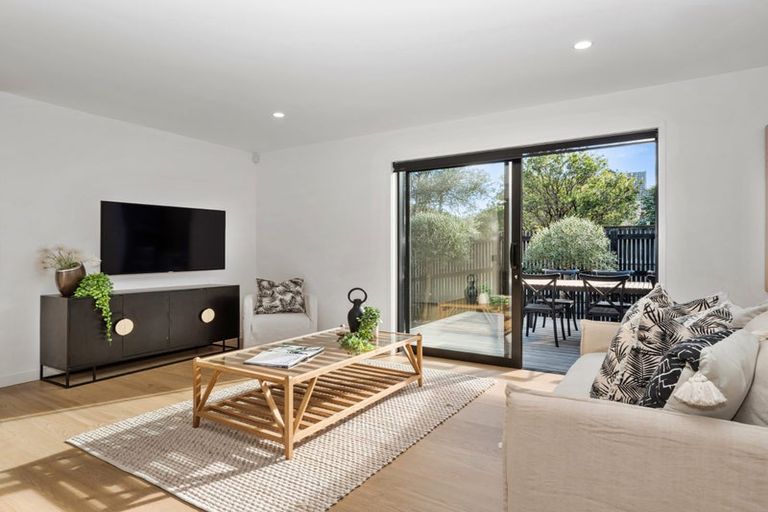 Photo of property in 347b Oceanbeach Road, Mount Maunganui, 3116