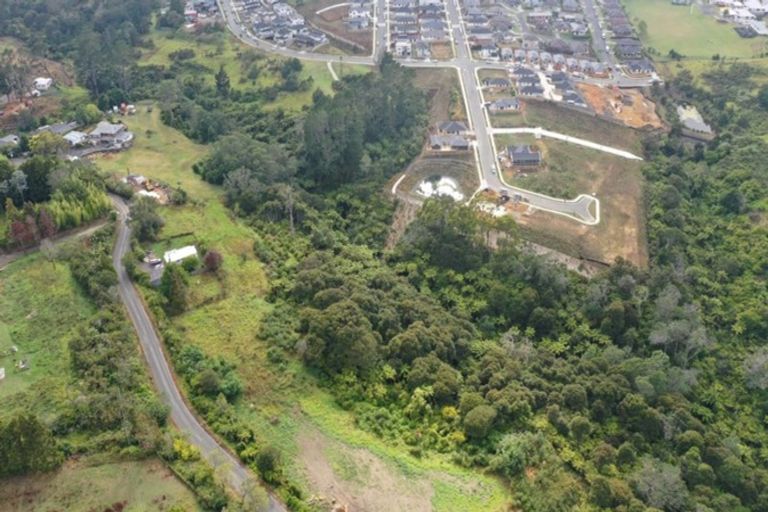 Photo of property in 68 Chamberlain Road, Massey, Auckland, 0614