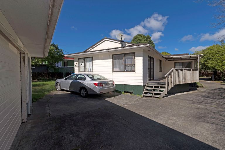 Photo of property in 3 Glucina Place, Glen Eden, Auckland, 0602