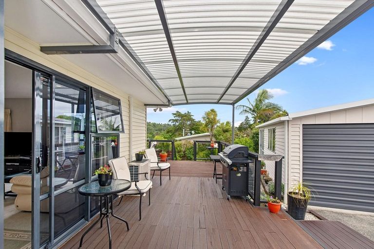 Photo of property in 57 Avonleigh Road, Green Bay, Auckland, 0604