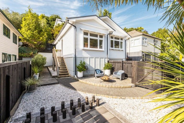 Photo of property in 44 Faraday Street, Hospital Hill, Napier, 4110