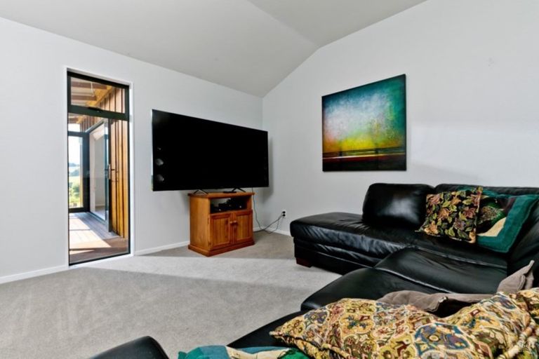 Photo of property in 562 Oaia Road, Muriwai, Waimauku, 0881