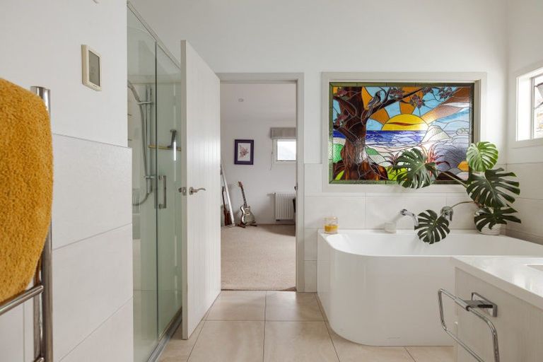 Photo of property in 40 Oceanview Road, Mount Maunganui, 3116