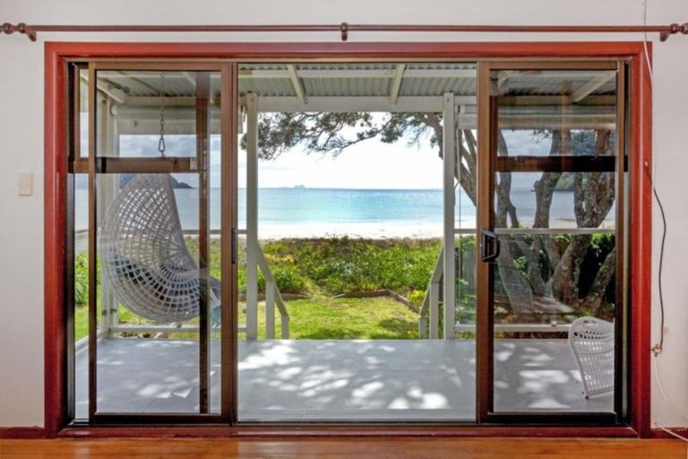 Photo of property in 126 Seaview Road, Whangamata, 3620