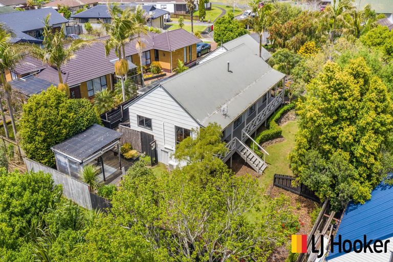 Photo of property in 15 Syntax Place, Conifer Grove, Takanini, 2112