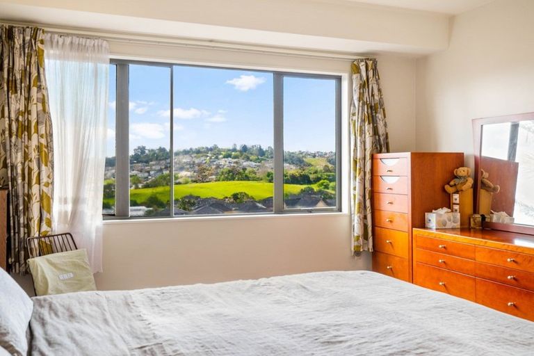 Photo of property in 17/22 Northcross Drive, Oteha, Auckland, 0632