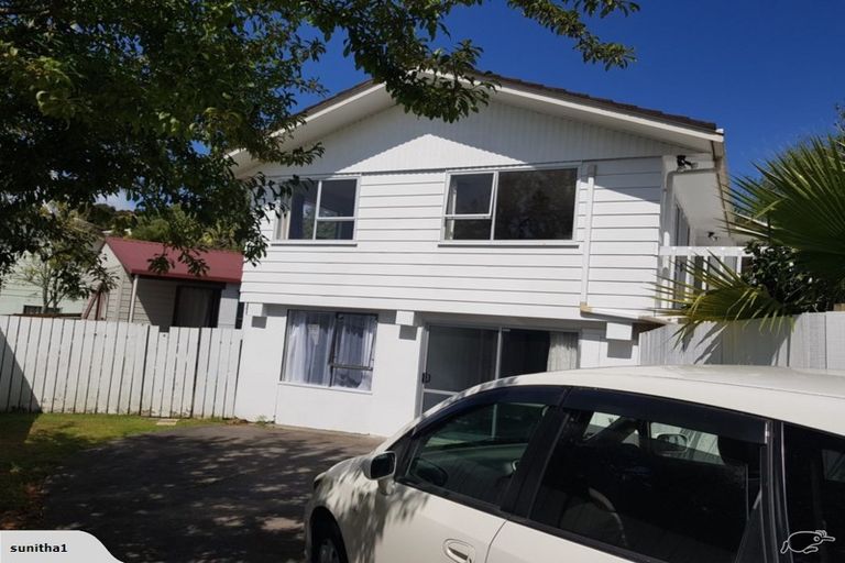 Photo of property in 4 Tacitus Place, Totara Vale, Auckland, 0629