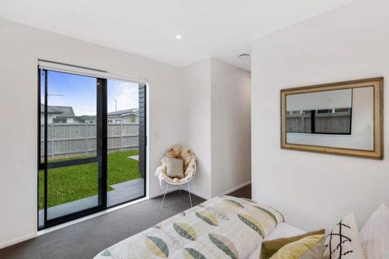 Photo of property in 36 Pepene Avenue, Takanini, 2112