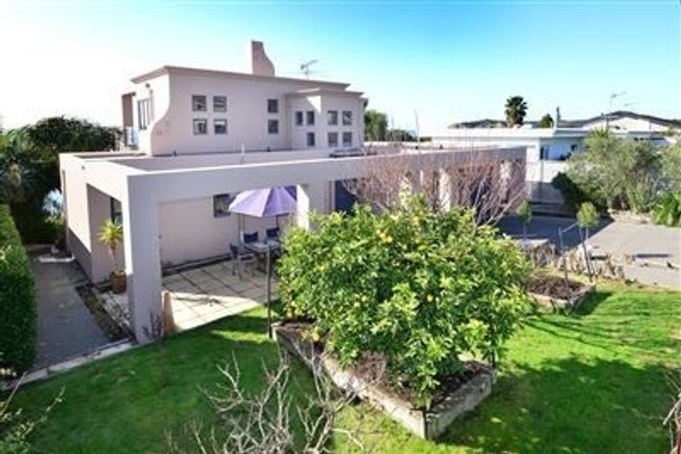 Photo of property in 102 Pacific Parade, Army Bay, Whangaparaoa, 0930