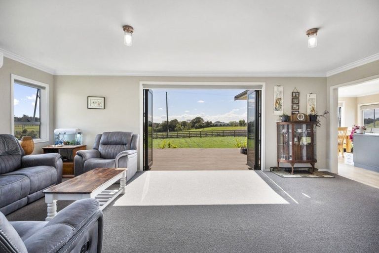 Photo of property in 20 Monteith Street, Halcombe, 4779