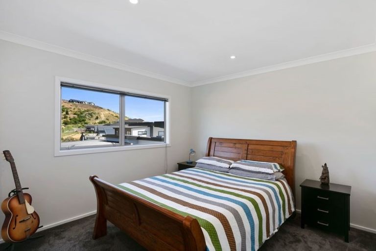 Photo of property in 90 Endeavour Drive, Whitby, Porirua, 5024