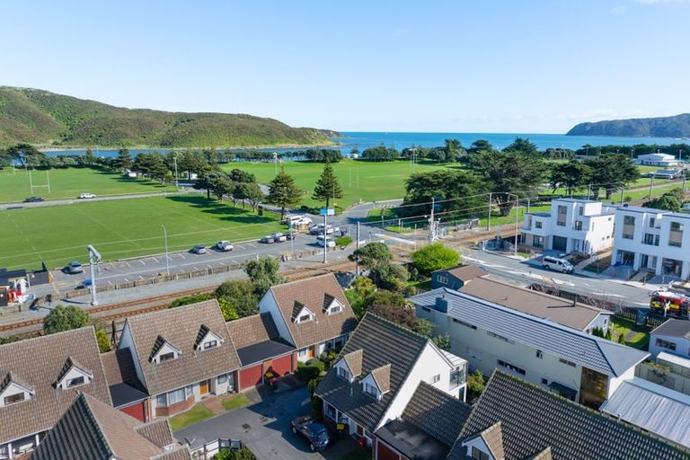 Photo of property in 6/49 Mana Esplanade, Paremata, Porirua, 5026