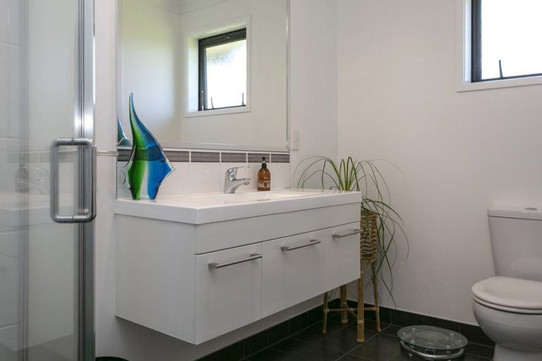 Photo of property in 71 Loch Views Road, Acacia Bay, Taupo, 3385