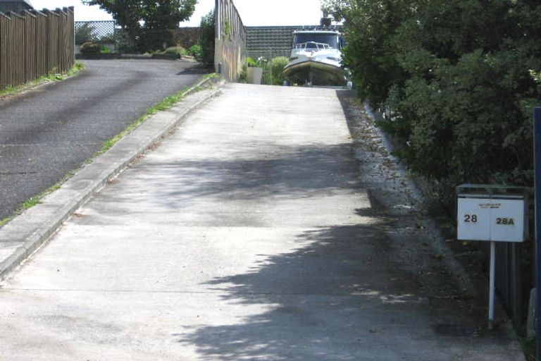 Photo of property in 28 Felgrove Street, Glendene, Auckland, 0602