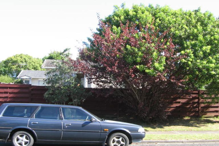 Photo of property in 1/5 Redwing Street, Browns Bay, Auckland, 0630