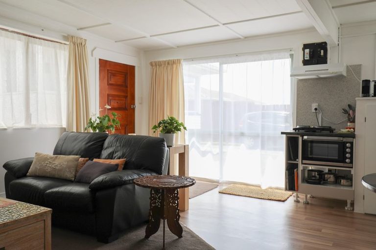 Photo of property in 116 Woodglen Road, Glen Eden, Auckland, 0602