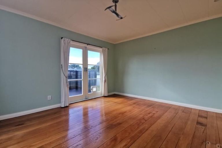 Photo of property in 3 Monowai Road, Johnsonville, Wellington, 6037