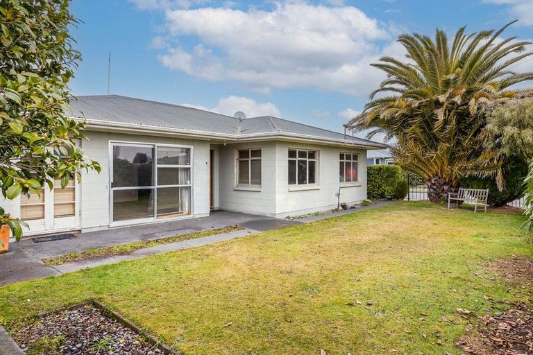 Photo of property in 80 Crofton Road, Harewood, Christchurch, 8051