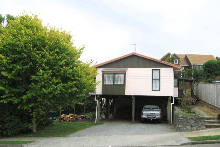 Photo of property in 6 Serenity Grove, Maoribank, Upper Hutt, 5018