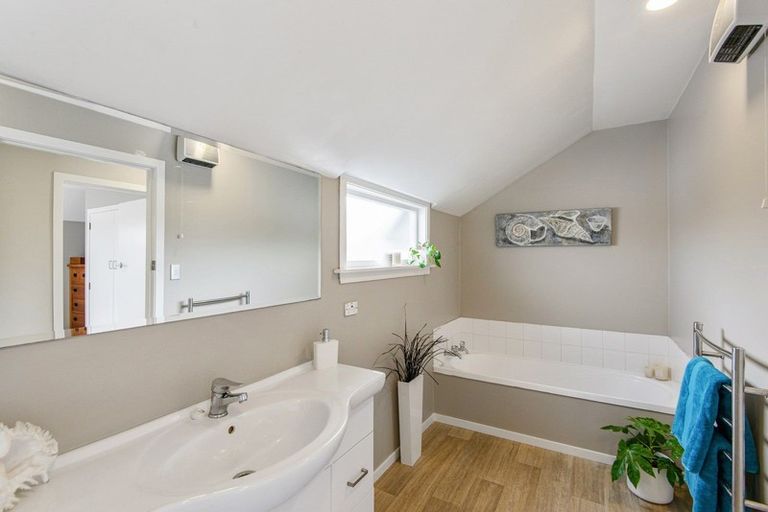 Photo of property in 40 Celia Street, Redcliffs, Christchurch, 8081