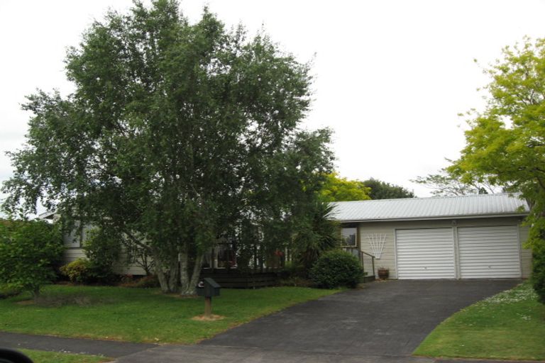 Photo of property in 8 Foxbridge Lane, Conifer Grove, Takanini, 2112