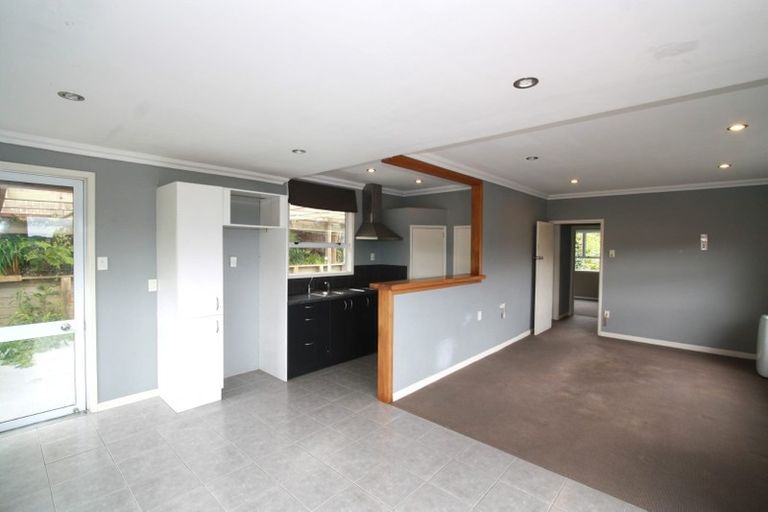 Photo of property in 27 Queens Road, Glen Avon, New Plymouth, 4312
