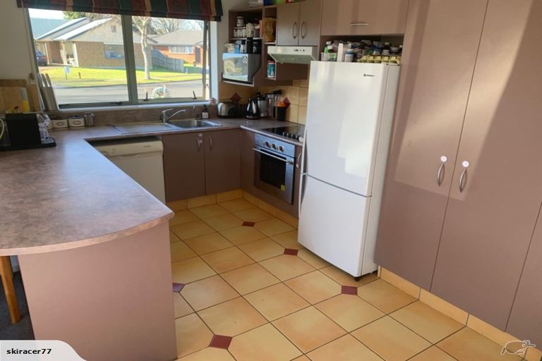 Photo of property in 12 Shannon Place, Nawton, Hamilton, 3200