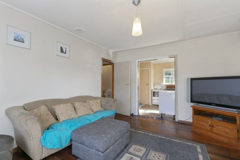 Photo of property in 195 Wellington Road, Wainuiomata, Lower Hutt, 5014
