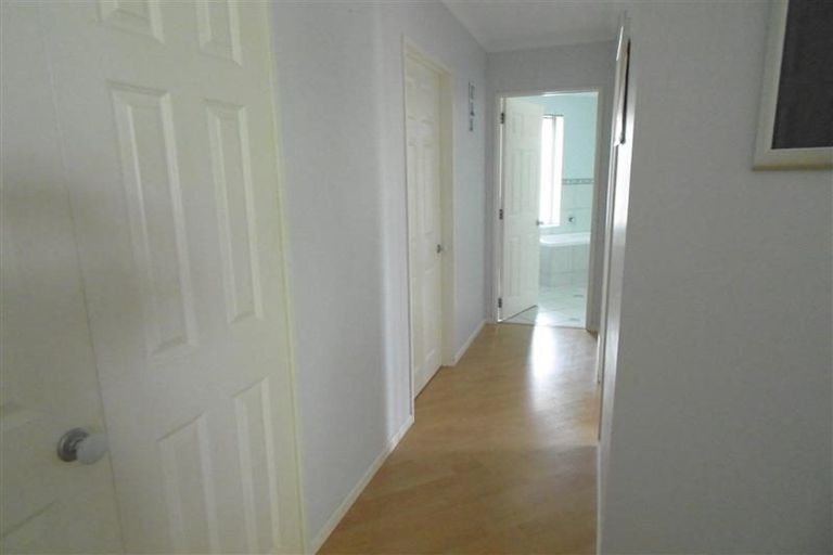 Photo of property in 6 Red Oak Place, Schnapper Rock, Auckland, 0632