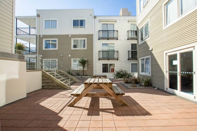 Photo of property in 1/363 Willis Street, Mount Cook, Wellington, 6011