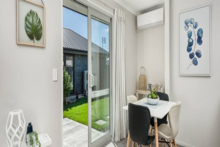 Photo of property in 16 Papaview Road, Papakura, 2110