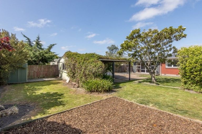 Photo of property in 16 Clipper Place, Redwood, Christchurch, 8051