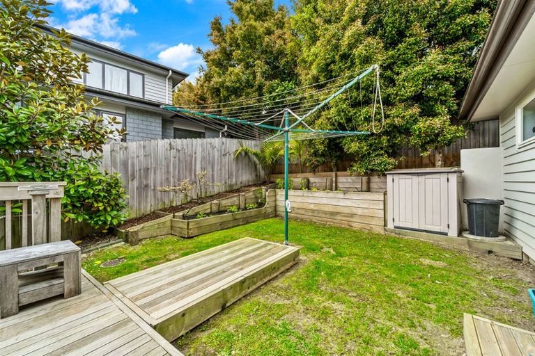 Photo of property in 80 Rising Parade, Fairview Heights, Auckland, 0632