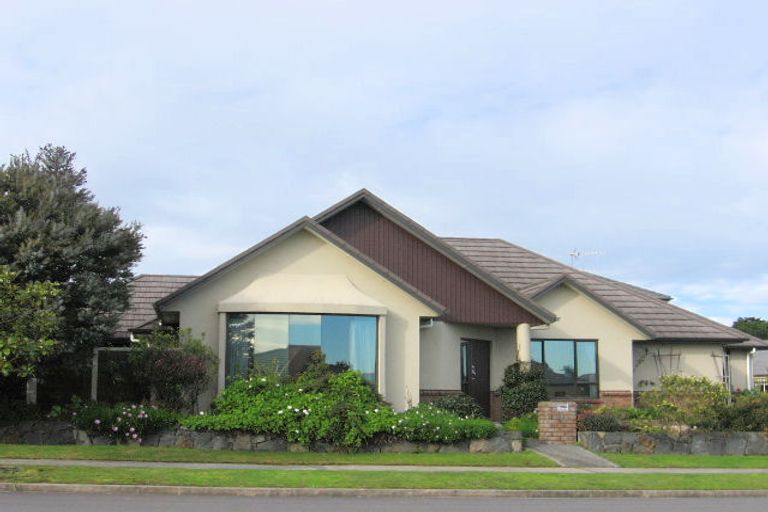 Photo of property in 222 Kilkenny Drive, East Tamaki Heights, Auckland, 2016