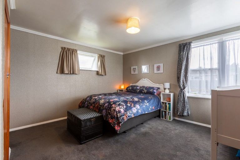 Photo of property in 15 Fox Street, Woodville, 4920