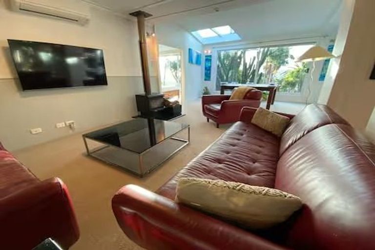 Photo of property in 4 Outlook Road, Greenhithe, Auckland, 0632