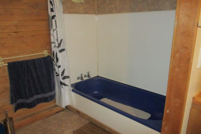 Photo of property in 19 Ivy Terrace, Moana, 7872