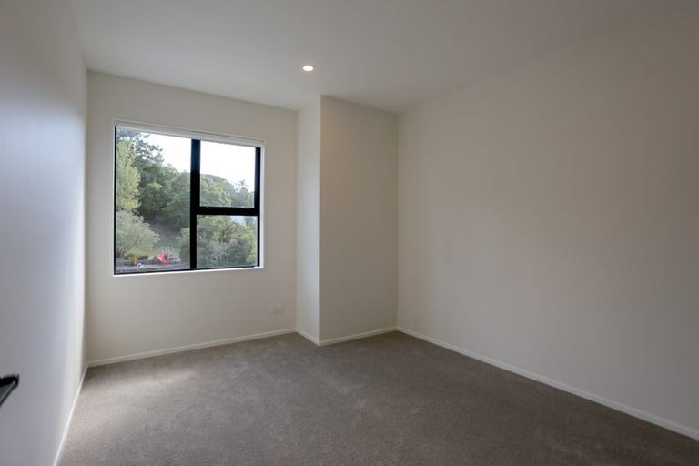 Photo of property in 46 Topliss Drive, Northcross, Auckland, 0632