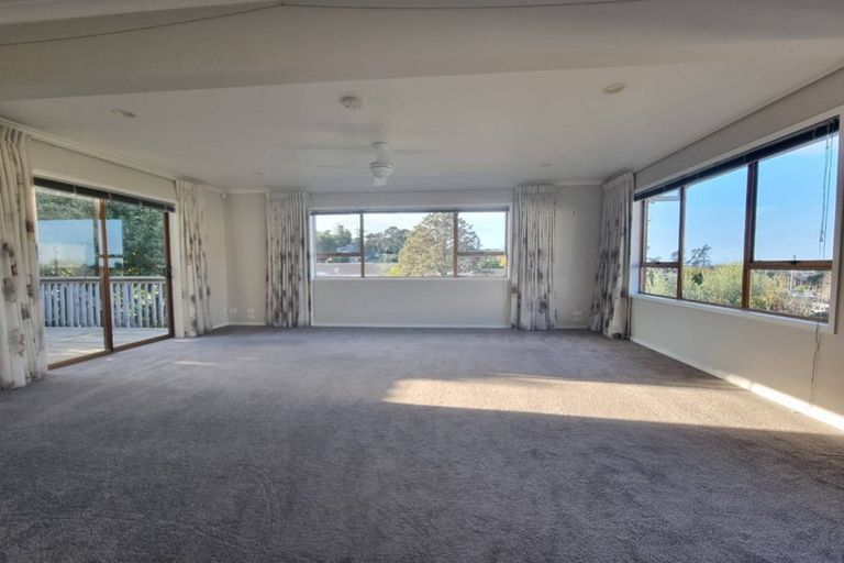 Photo of property in 4 King Richard Place, Browns Bay, Auckland, 0630