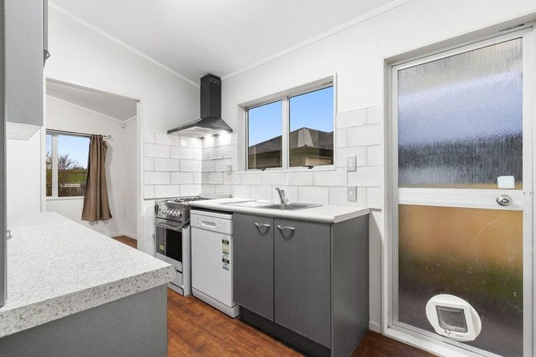 Photo of property in 25 Pukeroa Place, Papakura, 2110