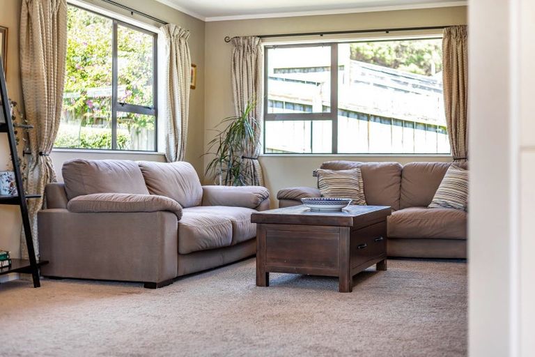 Photo of property in 61 Albatross Close, Whitby, Porirua, 5024