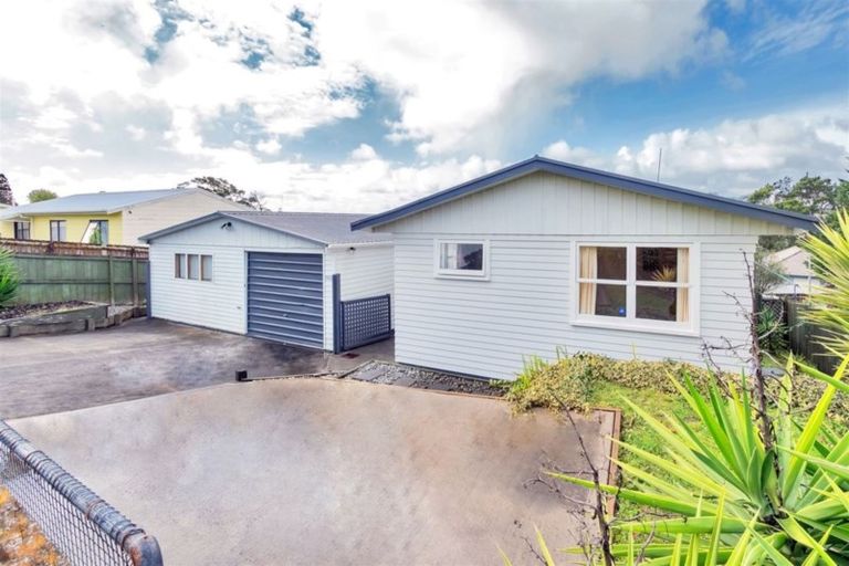 Photo of property in 20 Riserra Drive, Ranui, Auckland, 0612