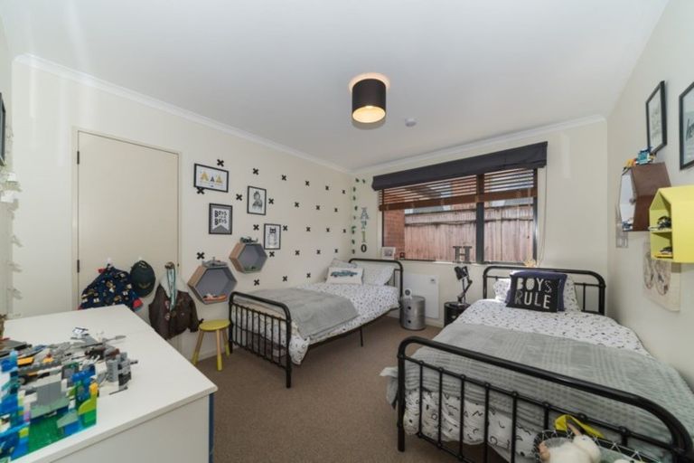 Photo of property in 30 Logan Way, Kelvin Grove, Palmerston North, 4414