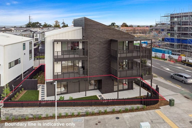 Photo of property in 1/2 Te Rito Road, Hobsonville, Auckland, 0616