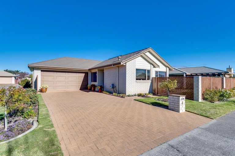 Photo of property in 4 Blythfield Place, Taradale, Napier, 4112