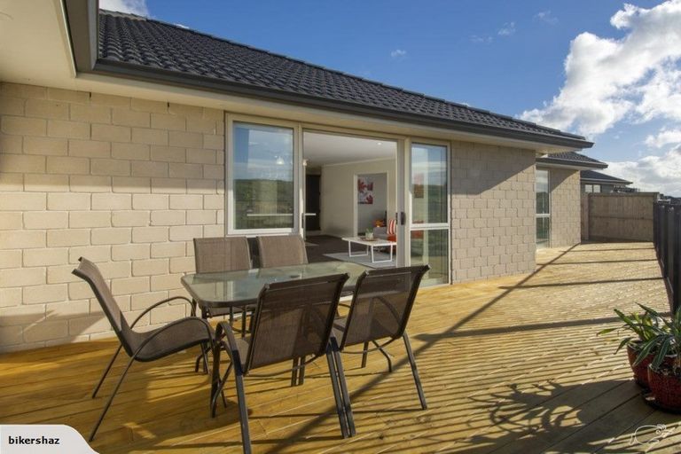 Photo of property in 10 Selliera Place, Papamoa Beach, Papamoa, 3118