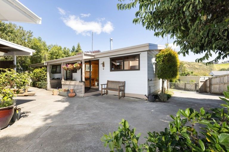 Photo of property in 90 Resolution Road, Welcome Bay, Tauranga, 3112