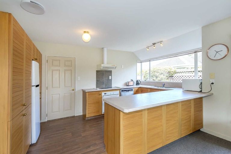 Photo of property in 2/424 Harewood Road, Harewood, Christchurch, 8051